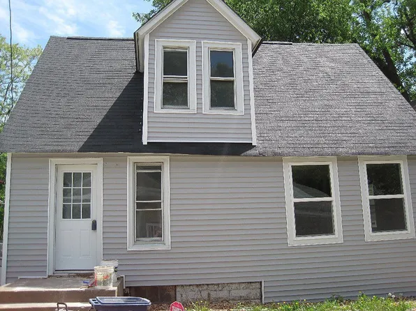 1194 23rd St, Moline, IL 61265