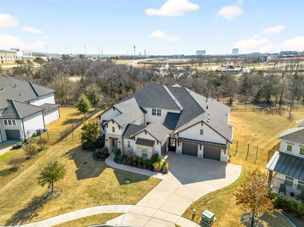 2105 Foxborough Trl, Roanoke, TX 75028