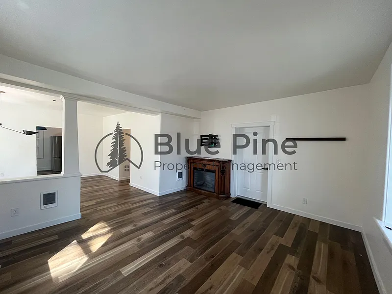 3 bed, 1.0 bath, 1600 sqft, $1,500 — Photo 3