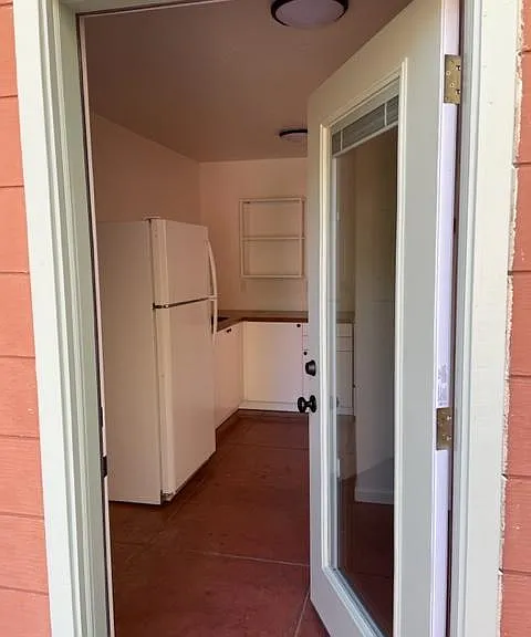 2732 E Helen St — Photo 12
