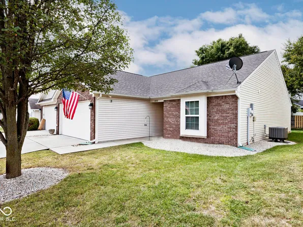 6438 Emerald Springs Dr, Indianapolis, IN 46221