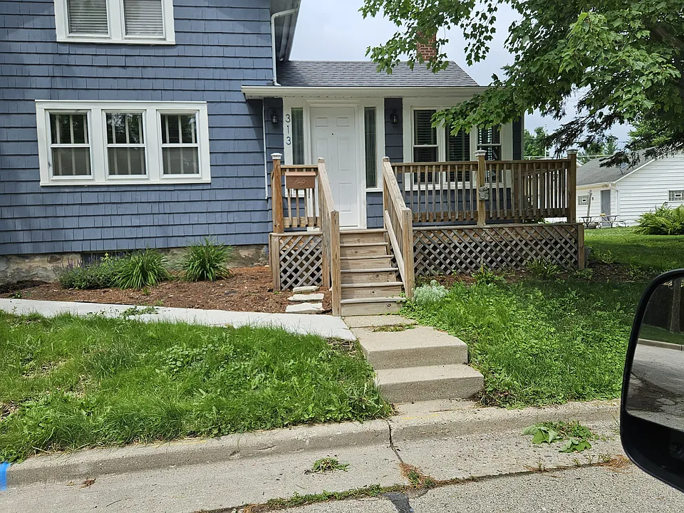 313 Hickory St