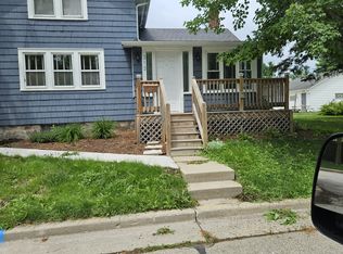 313 Hickory St, Pewaukee, WI 53072