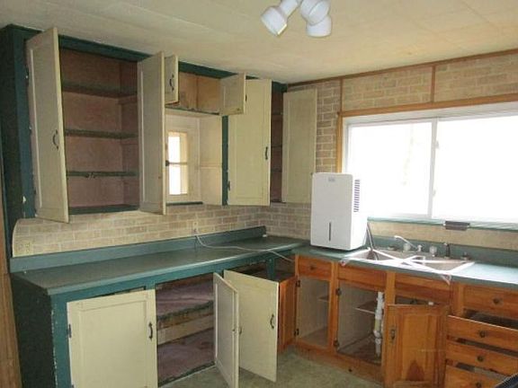 3rd image of 32 Brookfield Ave