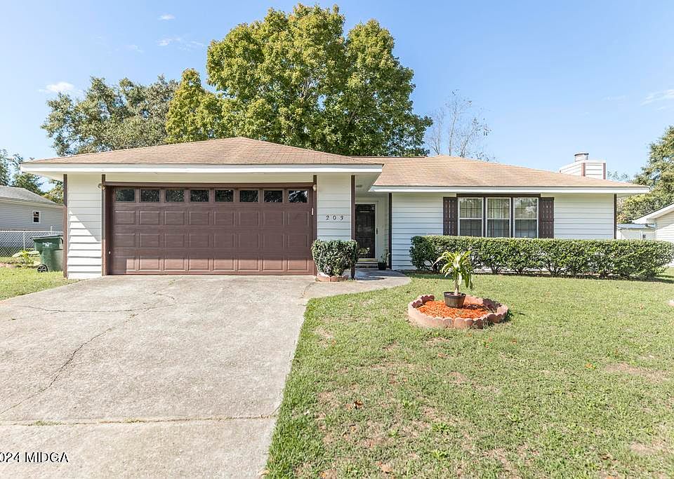 1st image of 203 Countrywood Dr