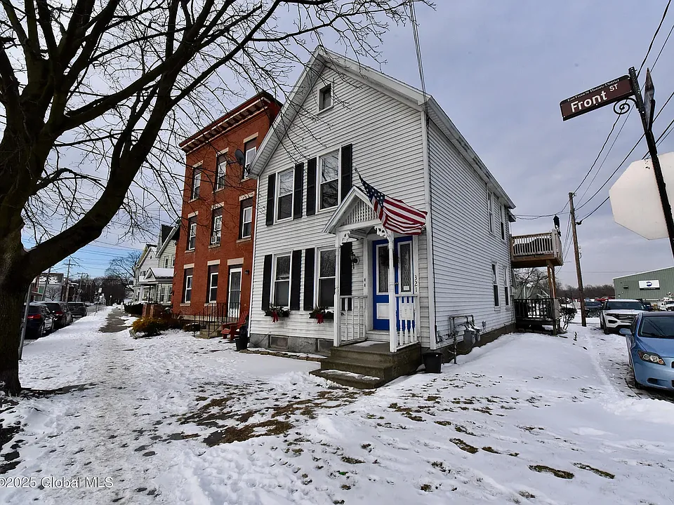 321 Front St #2