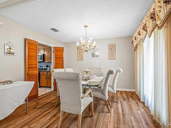 5th image of 6740 Bunker Hill Cir
