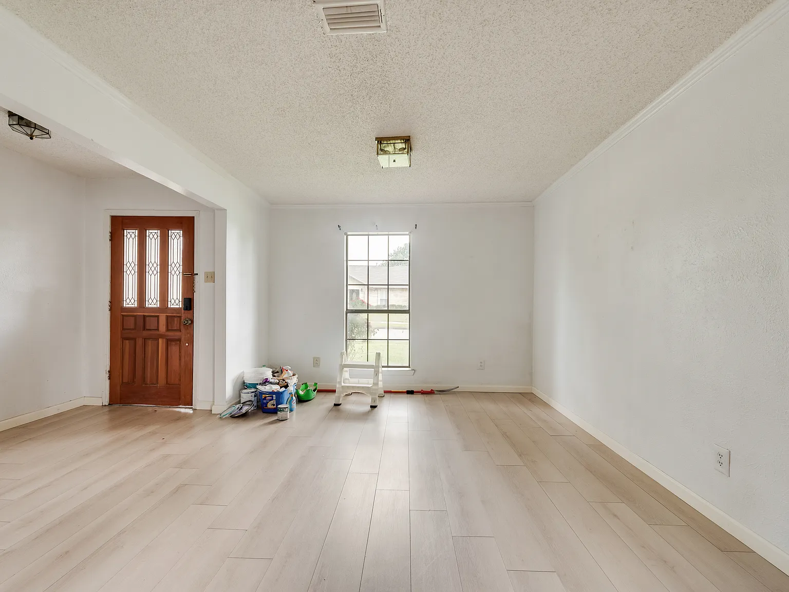 3 bed, 2025 sqft, $2,500 — Photo 3