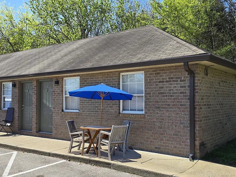 420 S Maple St — Photo 2