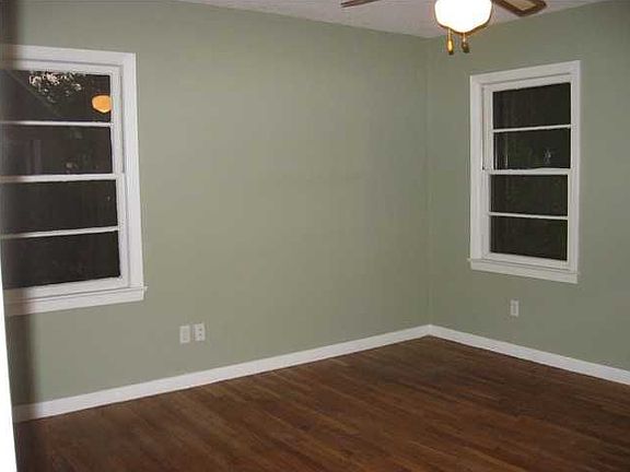 3rd image of 37 Redwood Cir