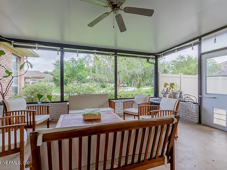 1905 Harbor Island Dr — Photo 35