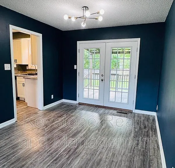 474 Bamburg Dr — Photo 4