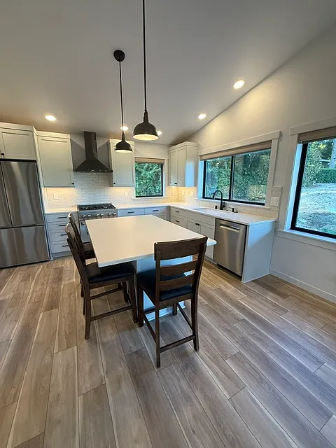 2 bed, 2595 sqft, $3,750 — Photo 2