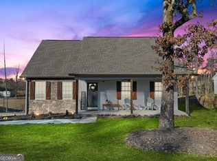 327 Oakland Dr, Calhoun, GA 30701