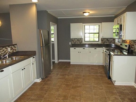 5th image of 306 2nd St