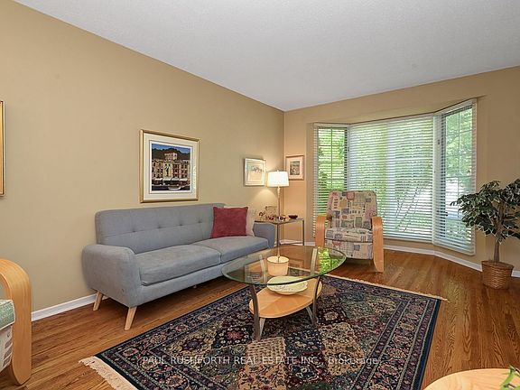 4th image of 10 Cosburn Ave