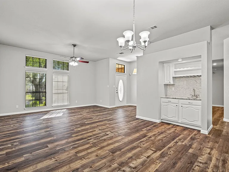 4219 Harvest Point Dr — Photo 2