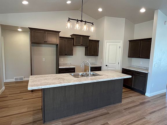 5th image of 1430 Caroline Dr