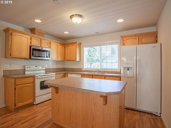 4th image of 9607 NE 56th Ct