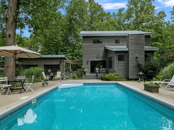 222 Redwing Trl, Michigan City, IN 46360