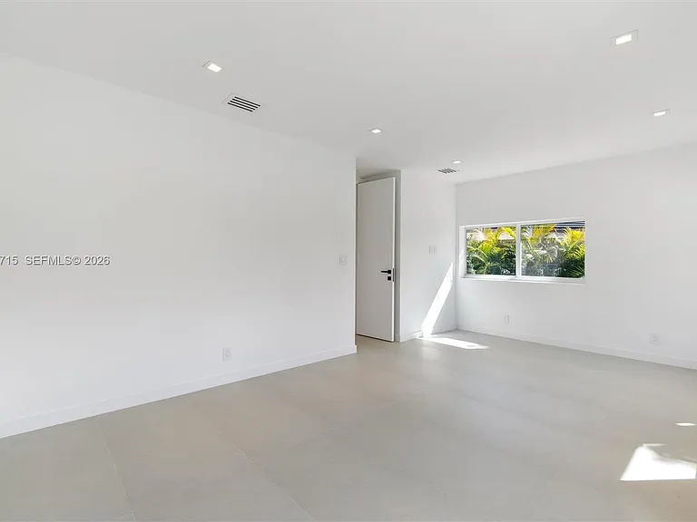 19721 NE 23rd Ave — Photo 40