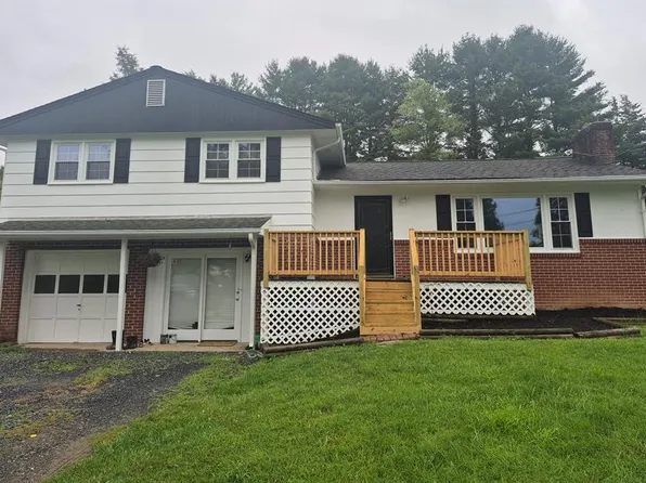 9433 Legend Dr, Glade Spring, VA 24340