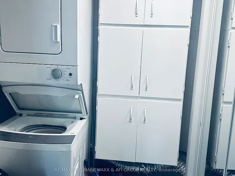 15390 Yonge St #201 — Photo 37