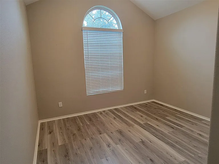 5426 Floral Valley Ln — Photo 17