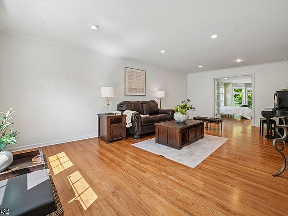 4th image of 25 Tremont Ter