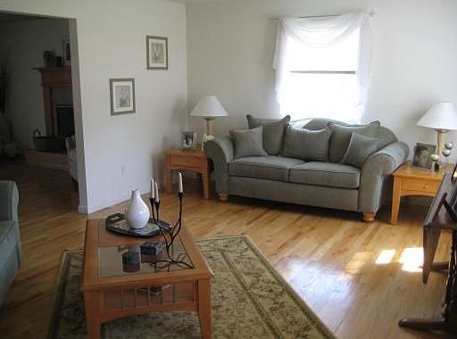 4th image of 76 Dawn Dr