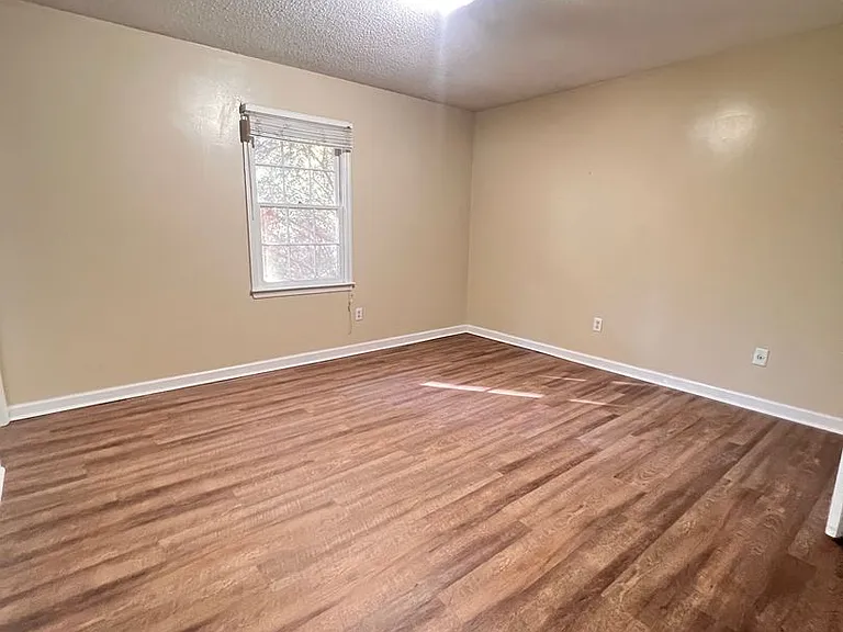 105 Springdale Rd — Photo 14
