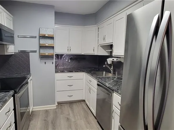 303 E Partridge Ave APT D, Independence, MO 64055