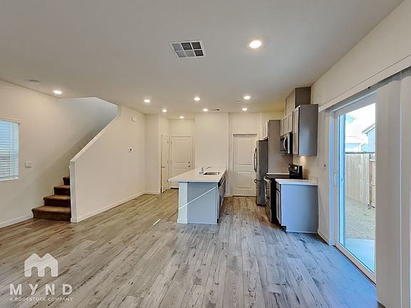 3rd image of 3069 Pruett Dr