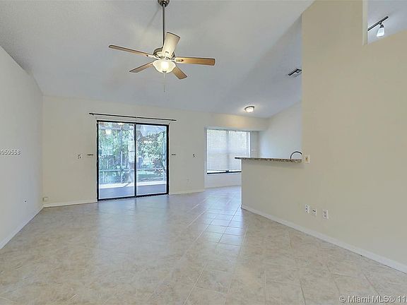 5th image of 3001 SE Tipton Ct