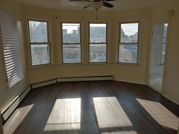 2nd image of 95 Ann St Floor 2