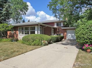 214 Greenfield Dr, Glenview, IL