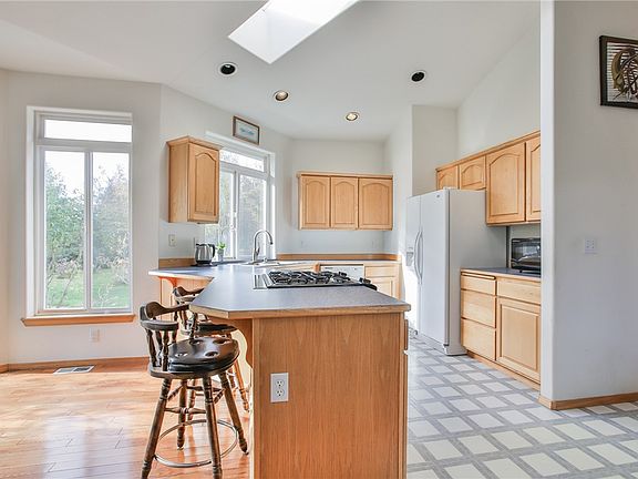 5th image of 15619 16th Ave NW