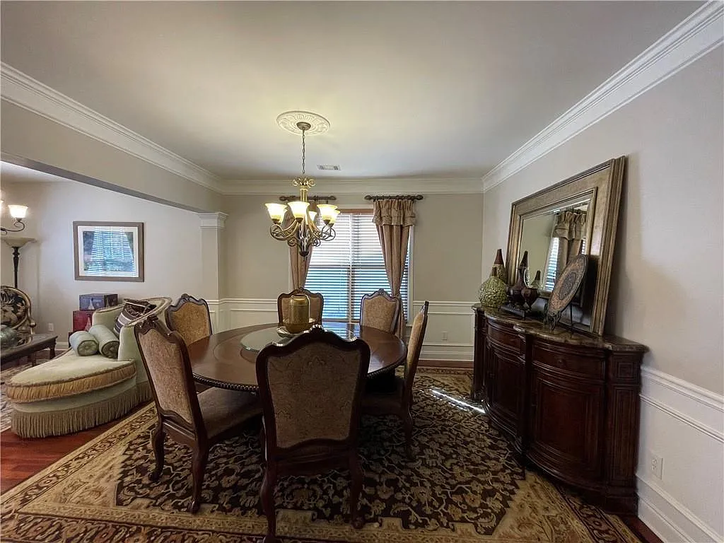 5 bed, 3.0 bath, 3536 sqft, $3,000 — Photo 3