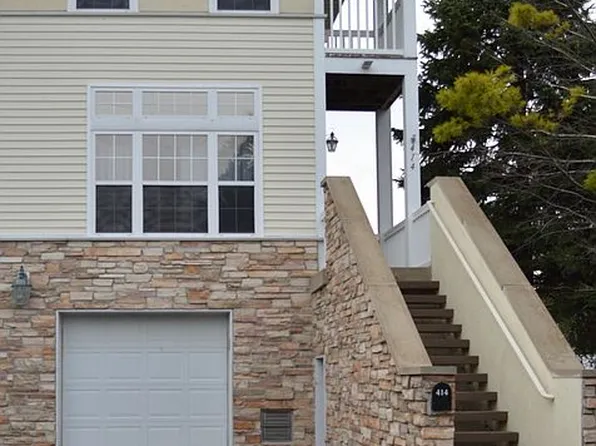 414 Beachwalk Trl, Luna Pier, MI 48157
