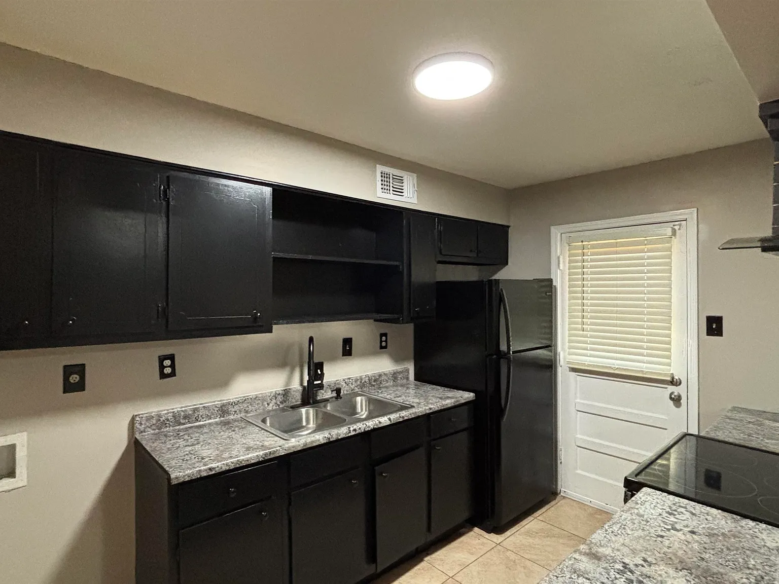 3 bed, 1.5 bath, 1222 sqft, $1,250 — Photo 3