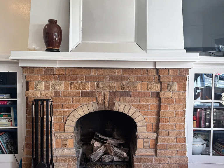 Gas fireplace in Living Room