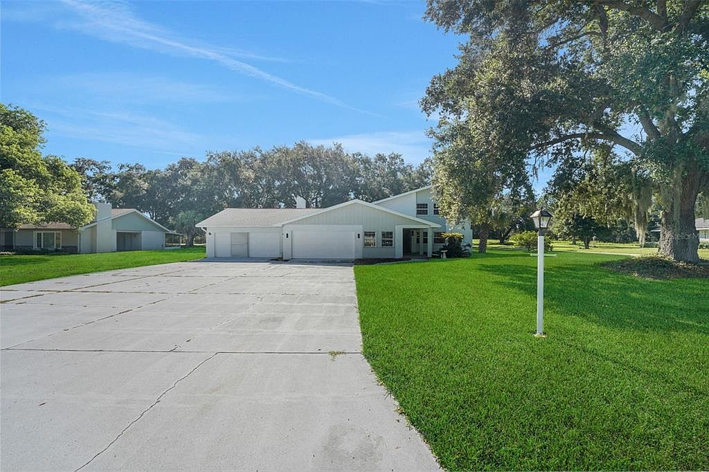 300 GREENFIELD ROAD — Cypresswood Golf & Country Club