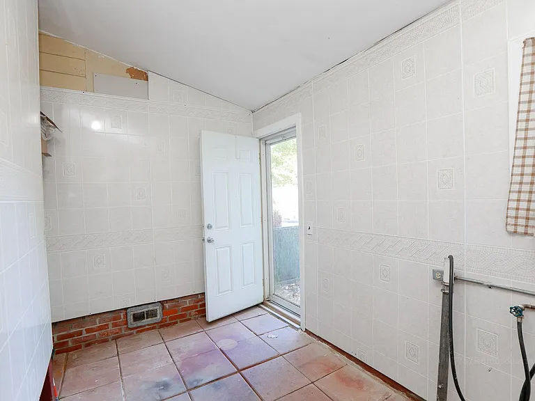 768 Mayfield Ave — Photo 26
