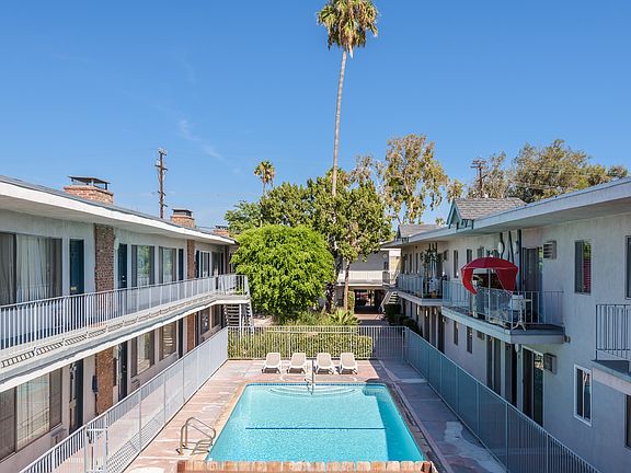 4th image of 6835 Variel Ave #33