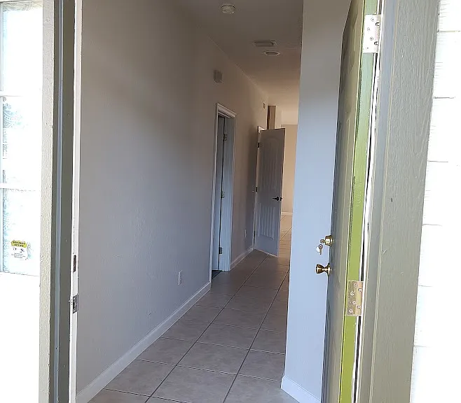2935 NE 7th St #304 — Photo 2