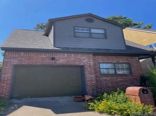 28 Foxcroft Village Dr, Little Rock, AR 72227