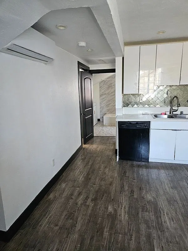 2 bed, 1.0 bath, 750 sqft, $2,500 — Photo 4