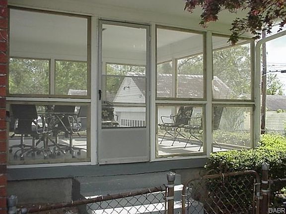 4th image of 1731 Burbank Dr