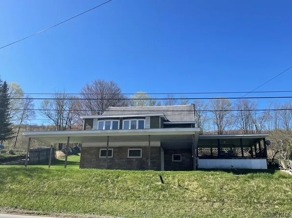 101 Country Ln, Portage, PA 15946