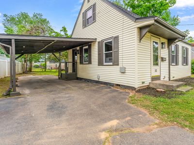 32 Porterbrook Avenue, East Hartford, CT, 06118